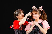 左から百田夏菜子、佐々木彩夏。