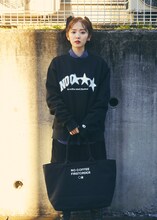 「NO COFFEE × FIRSTORDER」コラボアイテムでコーディネートした鈴木愛理。