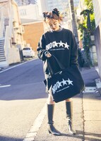 「NO COFFEE × FIRSTORDER」コラボアイテムでコーディネートした鈴木愛理。