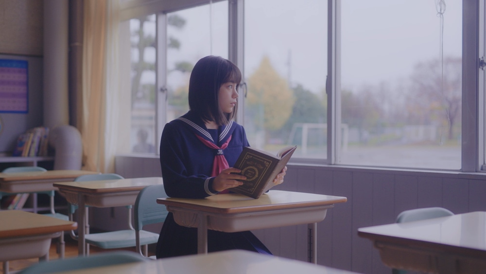 優里「メリーゴーランド」MVのワンシーン。