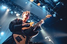 佐々木直人（B, Vo）（撮影：ながいたかゆき）