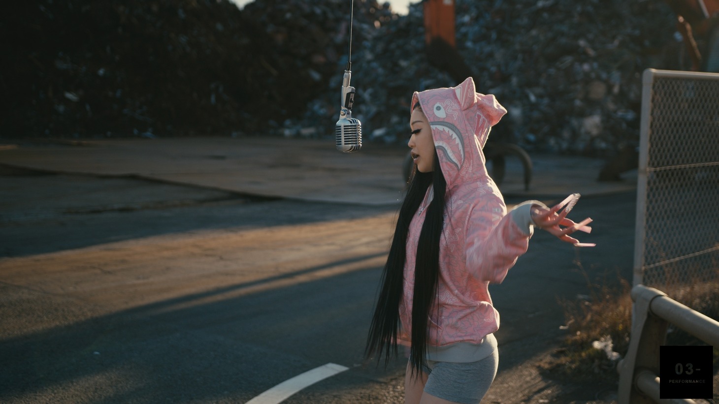 Elle Teresa「Good Die Young」ミュージックビデオより。