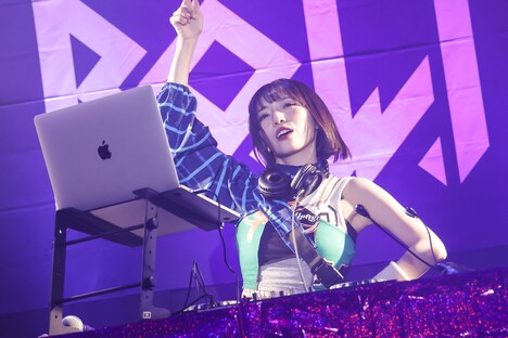 DJに初挑戦する内藤るな。（撮影：笹森健一）