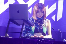 DJに初挑戦する内藤るな。（撮影：笹森健一）