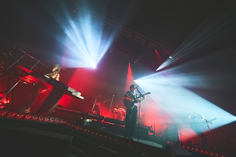 Mrs. GREEN APPLE「ゼンジン未到とリライアンス～復誦編～」東京・Zepp DiverCity（TOKYO）公演の様子。（撮影：鳥居洋介）