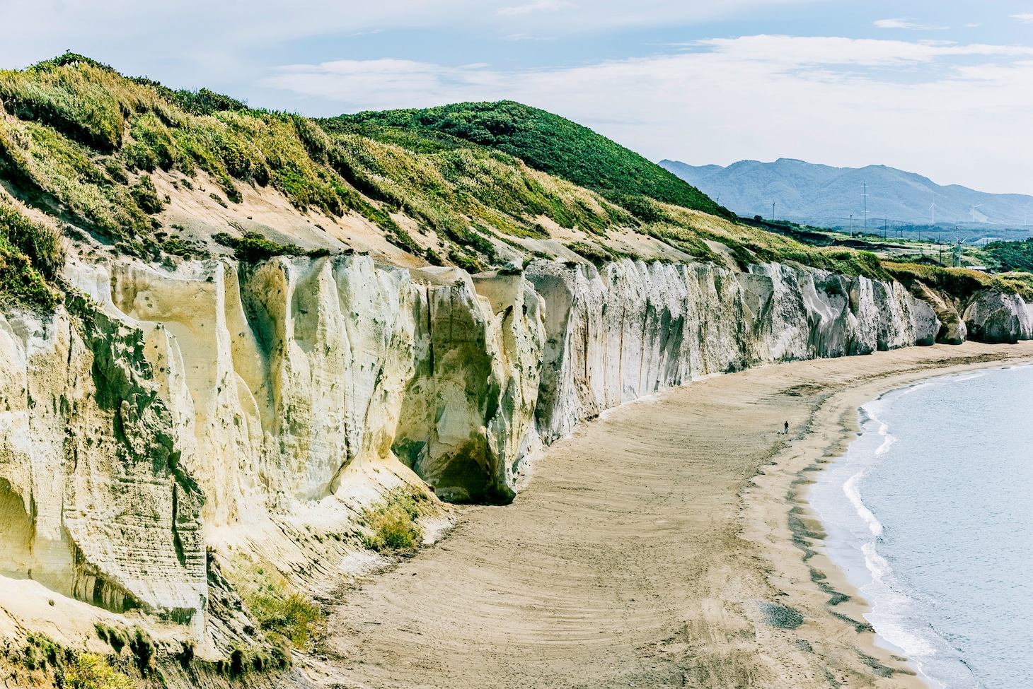 北海道乙部町のシラフラ海岸。 (c)UHB