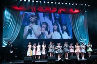 ステージにそろった#2i2、#ババババンビ、#よーよーよーの3組（左から）。