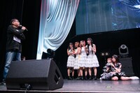 イジリー岡田の高速ベロで荒れるステージ。