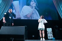 ステージスタッフに「ここは路上じゃないよ」と注意される加藤結。