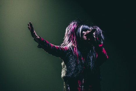 千秋（Vo / DEZERT）