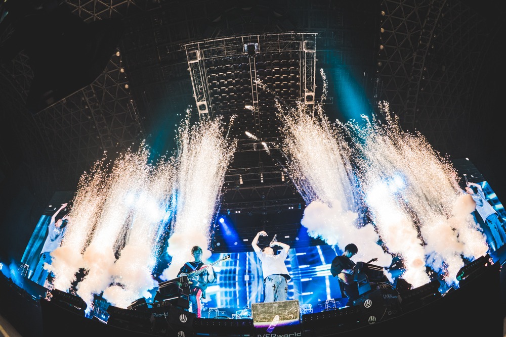 UVERworld「THE LIVE」福岡・マリンメッセ福岡公演の様子。（Photo by Shinsuke Tanoguchi）