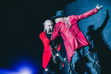 「SADISTICAL PUNKERS」よりHYDE（Vo / L'Arc-en-Ciel、THE LAST ROCKSTARS）とkyo（Vo / D'ERLANGER）。