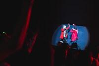 「SADISTICAL PUNKERS」よりHYDE（Vo / L'Arc-en-Ciel、THE LAST ROCKSTARS）とkyo（Vo / D'ERLANGER）。