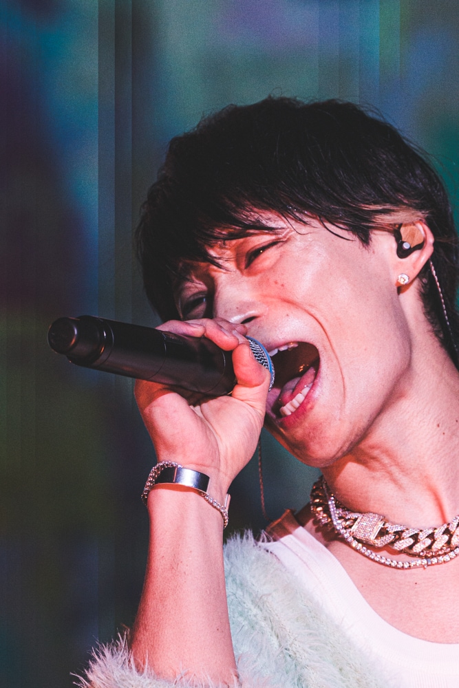 TAKUYA∞（Vo）（Photo by Shinsuke Tanoguchi） - UVERworld、12万人