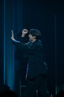 パントマイムで観客を楽しませるGENTARO。