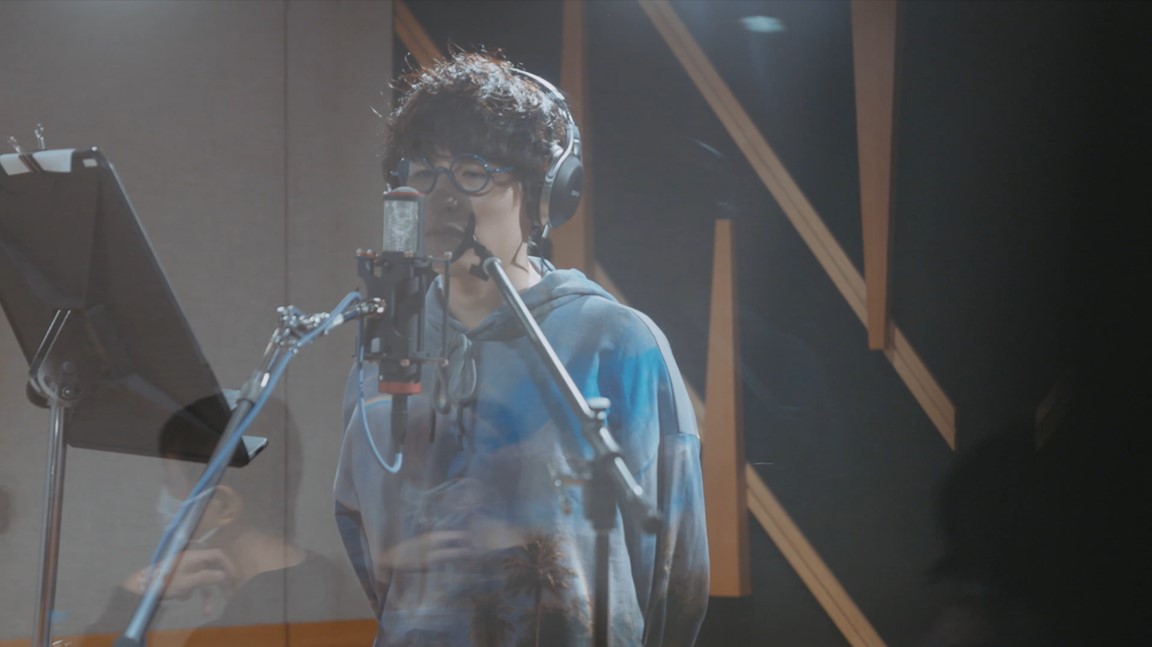 「meiyo × au｜CM楽曲『ココロ、オドルほうで。』レコーディング映像」より。