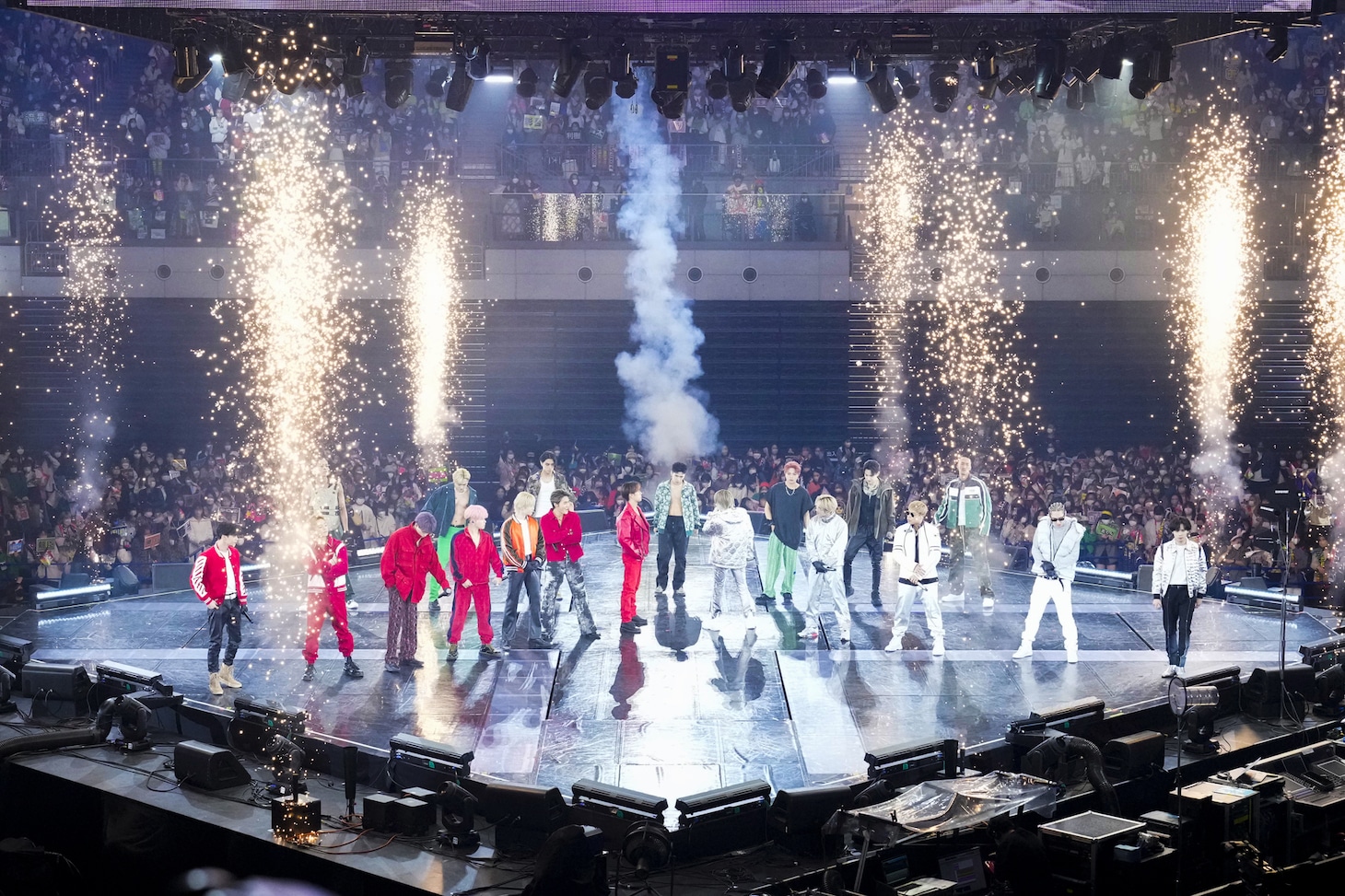 BALLISTIK BOYZとPSYCHIC FEVER、MA55IVE THE RAMPAGE。（写真提供：LDH JAPAN）
