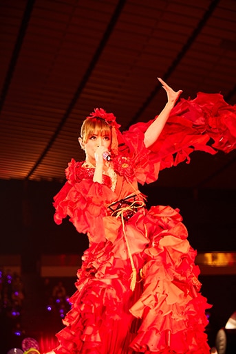 人気画像1位は「浜崎あゆみ、代々木第一体育館でデビュー25周年ライブ開催」より、浜崎あゆみ。