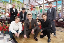 前列左から堂本剛、小栗旬、堂本光一。 後列左から松岡昌宏、城島茂、ハリセンボン、国分太一。(c)フジテレビ