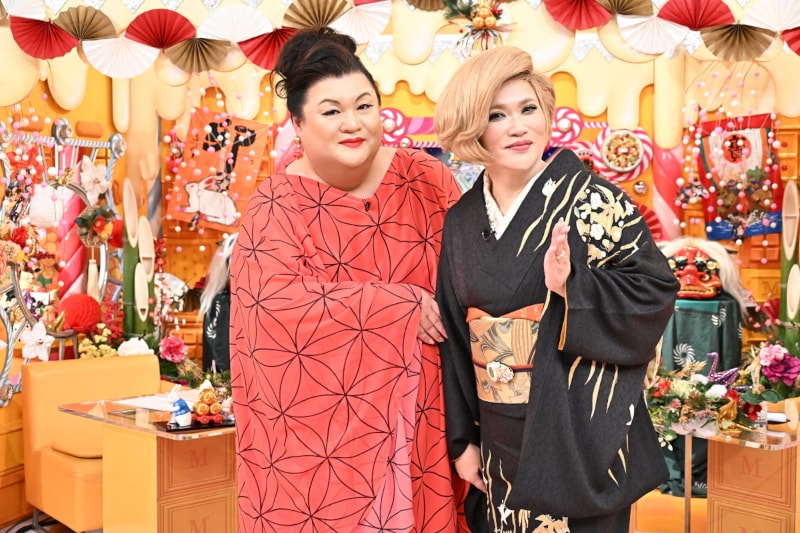左からマツコ・デラックス、IKKO。(c)TBS - SUGIZOが「ご褒美