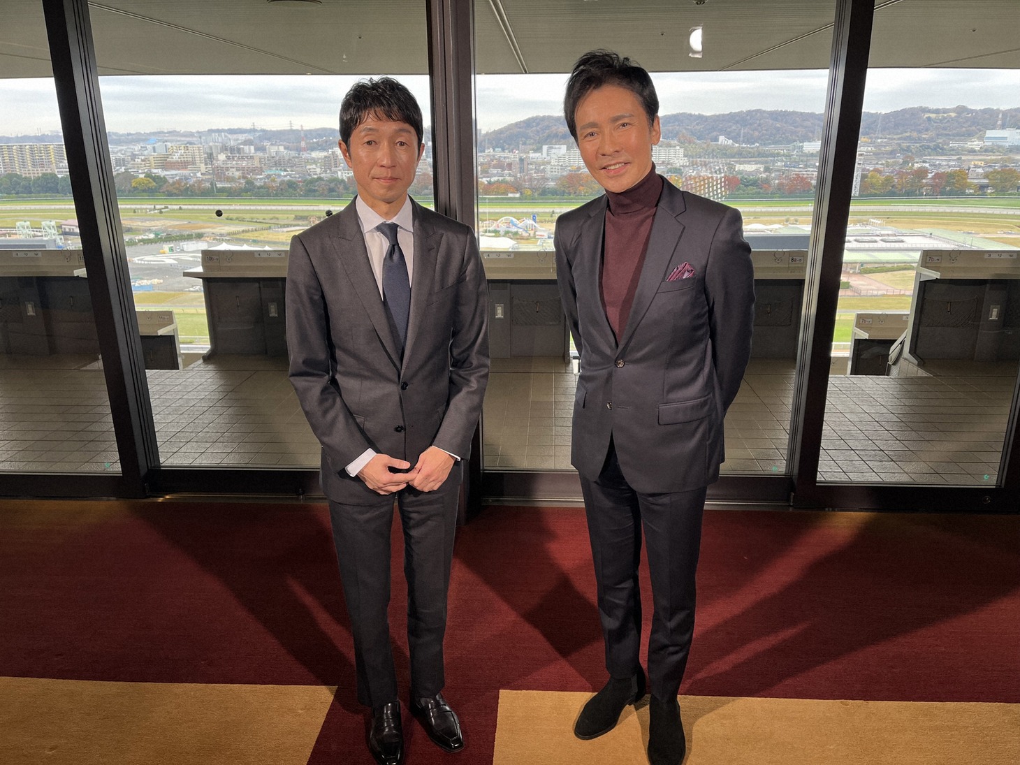 左から武豊、郷ひろみ。（写真提供：NHK）