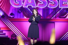 「ラムのラブソング」を歌う森口博子。(c)キングレコード