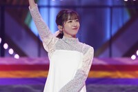 「新時代」を歌う真山りか（私立恵比寿中学）。(c)キングレコード