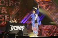 サイプレス上野とロベルト吉野 (c)キングレコード