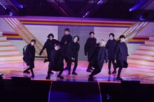Stray Kids「ソリクン -Japanese ver.- 」をカバーするSUPER★DRAGON。(c)キングレコード