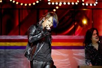 SOPHIAの松岡充（Vo）。(c)キングレコード