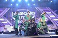 ミュージカル「刀剣乱舞」刀剣男士による応援パフォーマンスの様子。(c)キングレコード