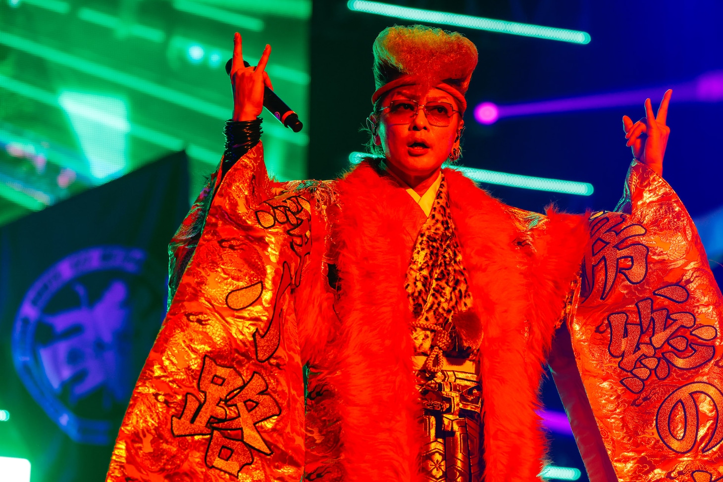 綾小路翔（Vo）（撮影：上山陽介）