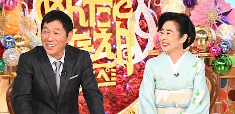 左から明石家さんま、中村玉緒。(c)TBS
