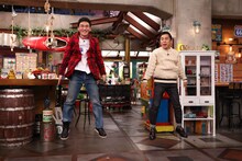 左から草なぎ剛、岡村隆史。(c)カンテレ