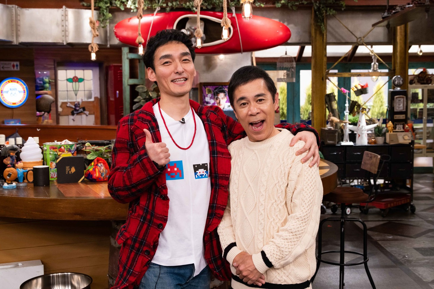 左から草なぎ剛、岡村隆史。(c)カンテレ