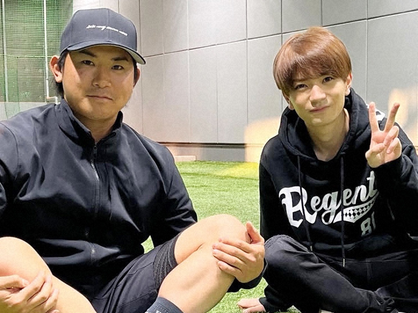 左から今永昇太選手、高橋優斗（HiHi Jets）。（写真提供：NHK）