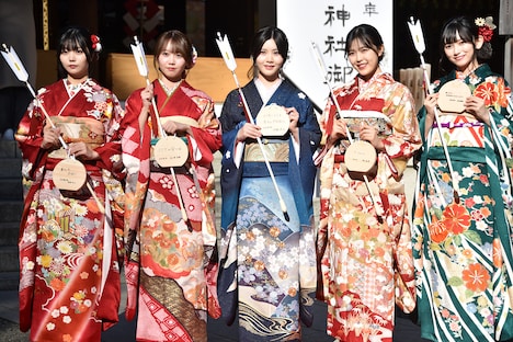 左から中西アルノ、矢久保美緒、伊藤理々杏、柴田柚菜、池田瑛紗。