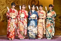 左から中西アルノ、矢久保美緒、伊藤理々杏、柴田柚菜、池田瑛紗。
