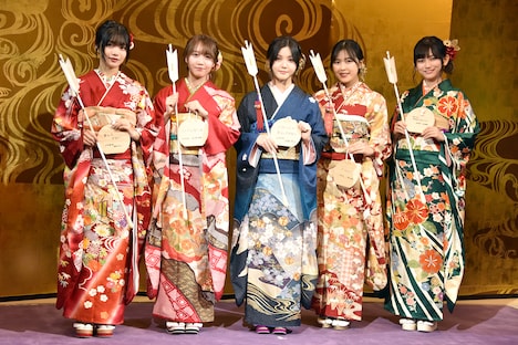 左から中西アルノ、矢久保美緒、伊藤理々杏、柴田柚菜、池田瑛紗。