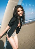 地頭江音々（HKT48）の1st写真集「彼女の名前」表紙。（撮影：藤本和典 / HKT48 地頭江音々1st写真集 彼女の名前［玄光社］）