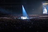 BLANK2Yのステージの様子。