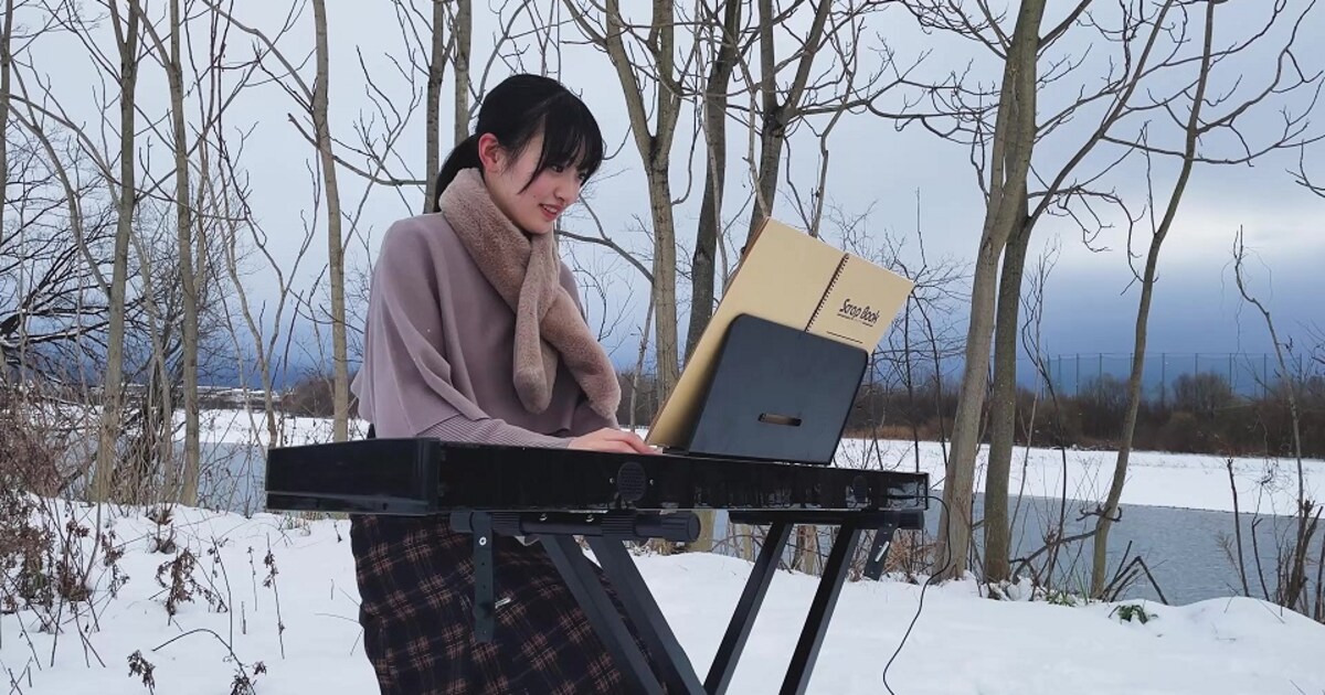 櫻坂46三期生2人目・小島凪紗のVlog公開、雪景色でピアノ披露（動画 