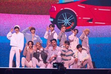 INI「2022 INI 1ST ARENA LIVE TOUR ［BREAK THE CODE］」東京・日本武道館公演の様子。(c)LAPONE Entertainment