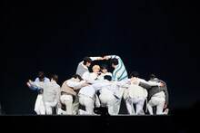 INI「2022 INI 1ST ARENA LIVE TOUR ［BREAK THE CODE］」東京・日本武道館公演の様子。(c)LAPONE Entertainment