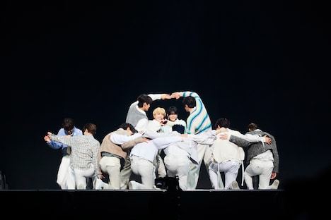 INI「2022 INI 1ST ARENA LIVE TOUR ［BREAK THE CODE］」東京・日本武道館公演の様子。(c)LAPONE Entertainment