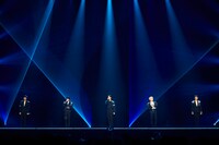 「Mirror」のパフォーマンスの様子。(c)LAPONE Entertainment