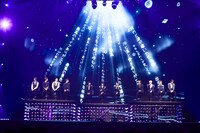 「Runaway」のパフォーマンスの様子。(c)LAPONE Entertainment