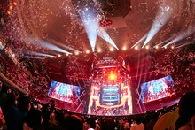 INI「2022 INI 1ST ARENA LIVE TOUR ［BREAK THE CODE］」東京・日本武道館公演の様子。(c)LAPONE Entertainment