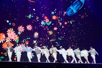 INI「2022 INI 1ST ARENA LIVE TOUR ［BREAK THE CODE］」東京・日本武道館公演の様子。(c)LAPONE Entertainment