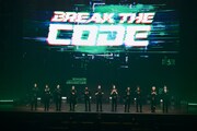 INI「2022 INI 1ST ARENA LIVE TOUR ［BREAK THE CODE］」東京・日本武道館公演の様子。(c)LAPONE Entertainment